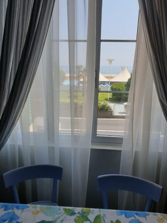 Maresuite Albissola Marina Bagian luar foto